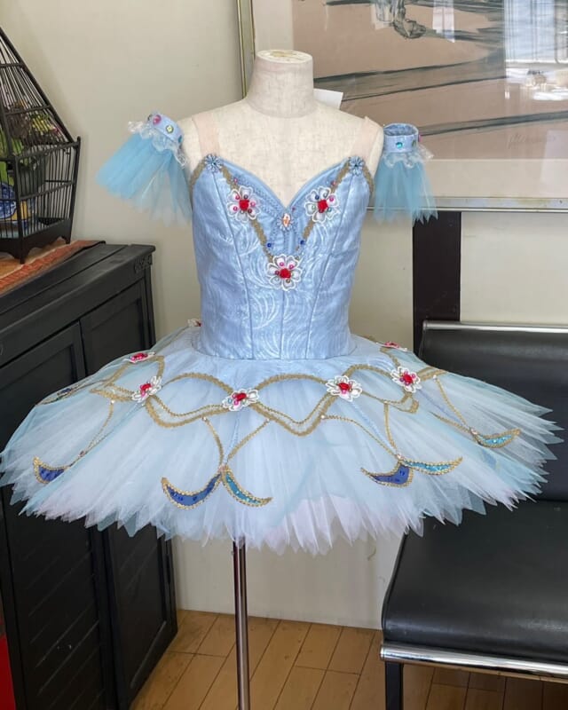 アトリエ・ウーノ】大阪でバレエ衣装レンタルとバレエティアラ教室