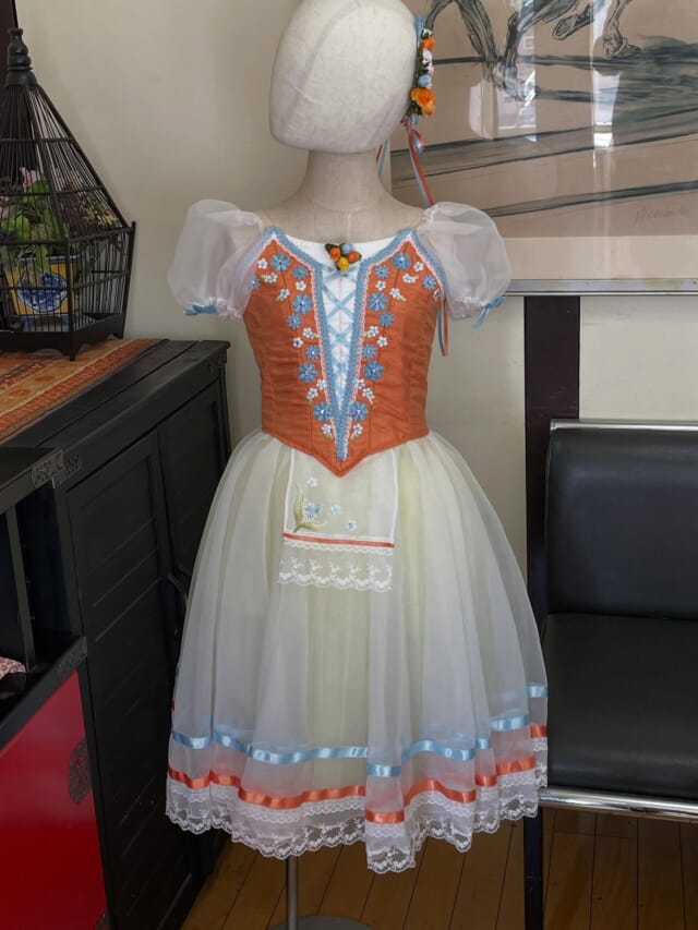 アトリエ・ウーノ】大阪でバレエ衣装レンタルとバレエティアラ教室